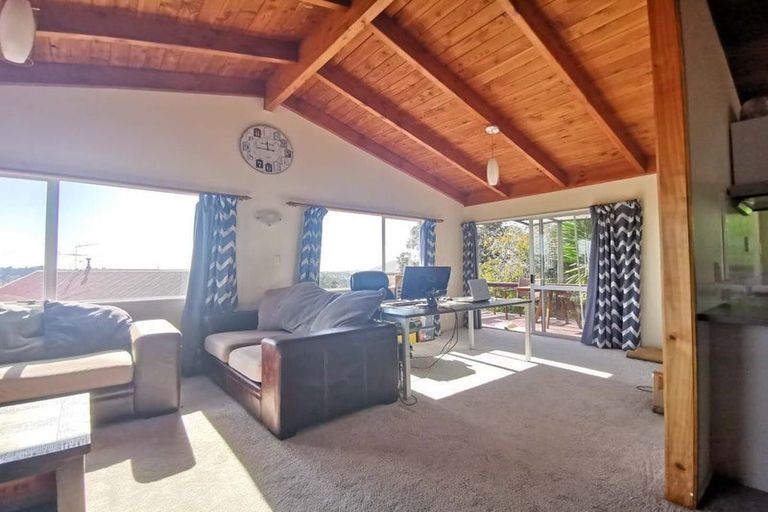 Photo of property in 21 Raelene Place, Massey, Auckland, 0614