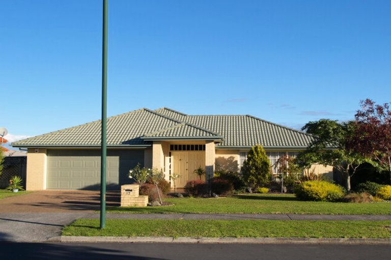 Photo of property in 12 Montecito Place, Golflands, Auckland, 2013