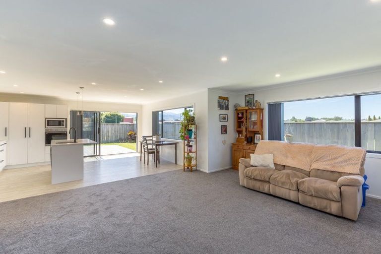 Photo of property in 4 Devon Lane, Carterton, 5713