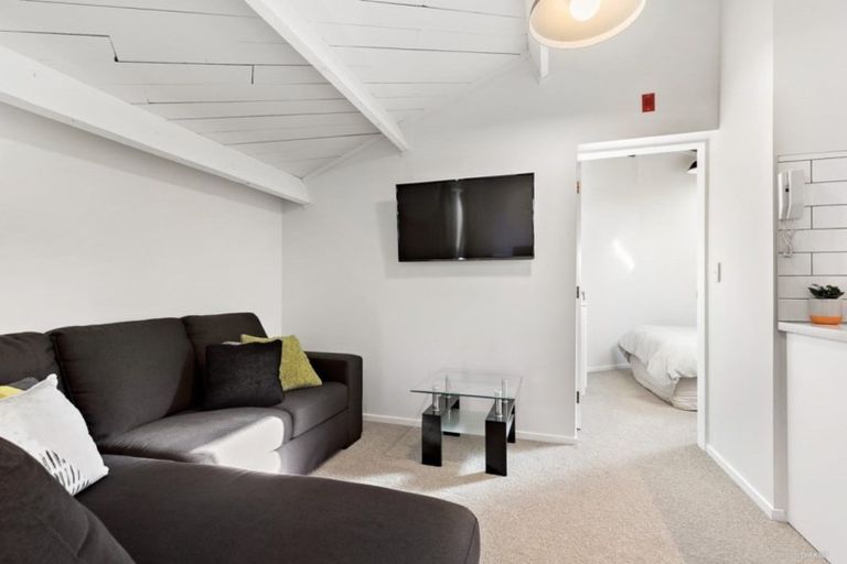 Photo of property in Metro Apartments, 18/220 Thorndon Quay, Pipitea, Wellington, 6011