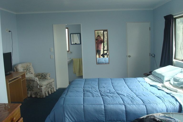 Photo of property in 12 Point Road, Mokau, 4376