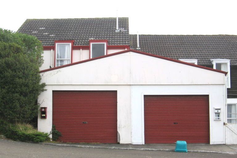 Photo of property in 2 Hollydale Grove, Churton Park, Wellington, 6037