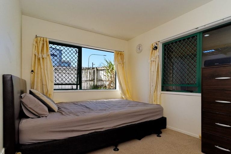 Photo of property in 20/1 Briar Way, New Lynn, Auckland, 0600