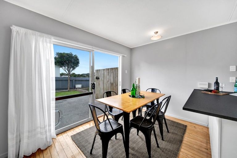 Photo of property in 5 Anson Place, Westown, New Plymouth, 4310