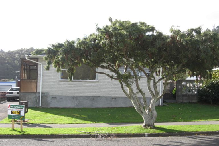 Photo of property in 10 Helvetia Grove, Naenae, Lower Hutt, 5011