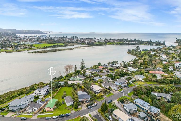 Photo of property in 47 Moffat Road, Red Beach, 0932