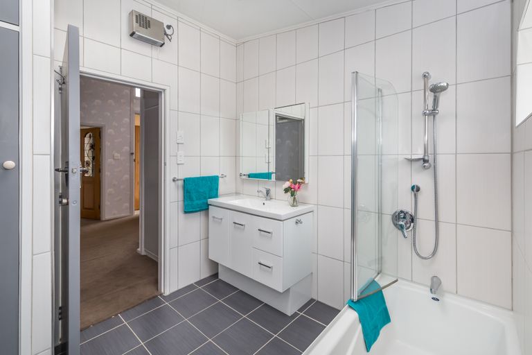 Photo of property in 20 Derrett Place, Saint Martins, Christchurch, 8022