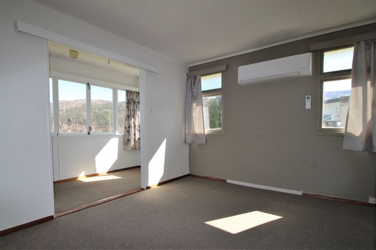 Photo of property in 43 Newcastle Street, Clyde, 9330