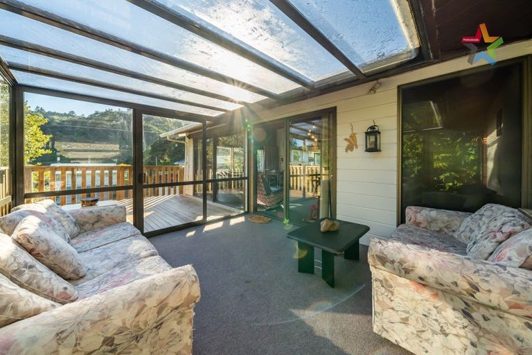 Photo of property in 38 James Grove, Stokes Valley, Lower Hutt, 5019