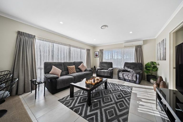 Photo of property in 17 Flora Place, Wattle Downs, Auckland, 2103