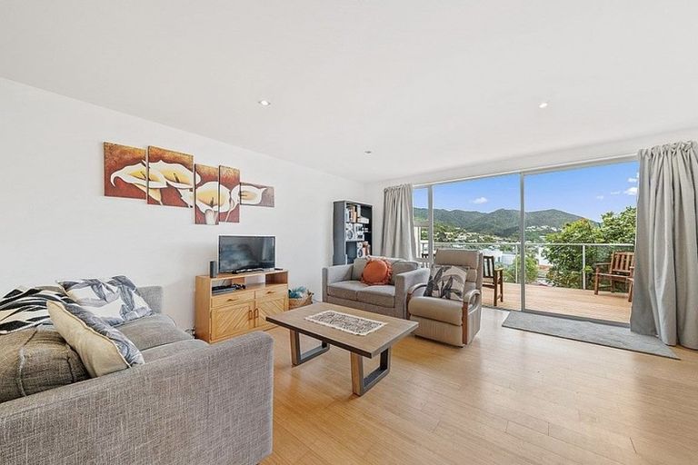 Photo of property in 22 Saddleback Grove, Karori, Wellington, 6012