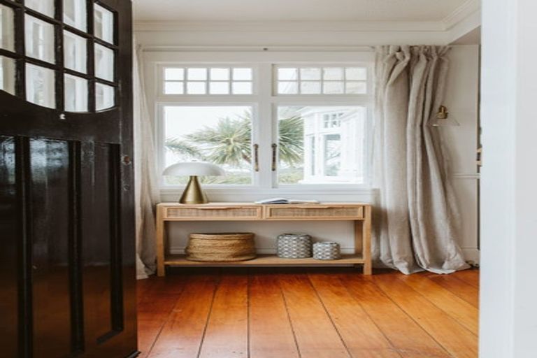 Photo of property in 62 Waiwaka Terrace, Strandon, New Plymouth, 4312