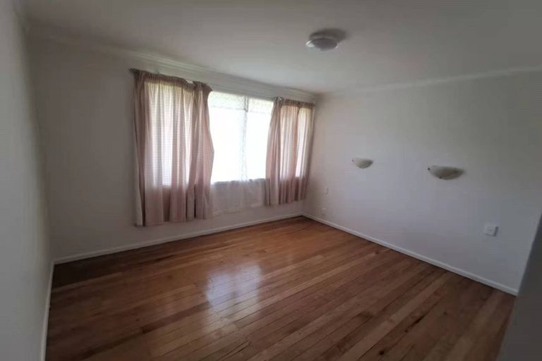 Photo of property in 35 Fairdene Avenue, Henderson, Auckland, 0610