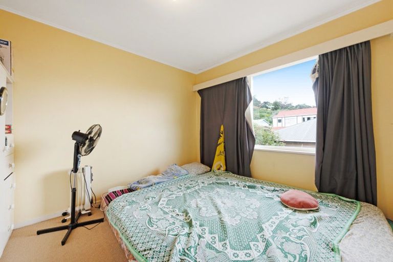 Photo of property in 5/139 Queens Drive, Lyall Bay, Wellington, 6022