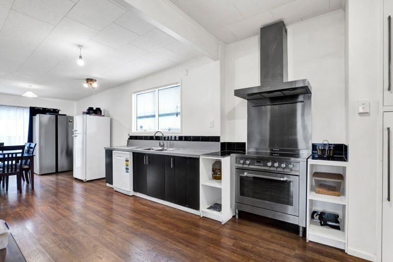 Photo of property in 15a Queens Road, Glen Avon, New Plymouth, 4312