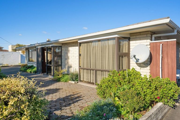 Photo of property in 1/27 Whiteley Street, Moturoa, New Plymouth, 4310