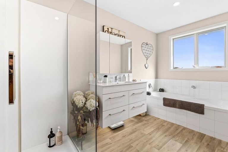 Photo of property in 18 Finch Street, Albert Town, Wanaka, 9305