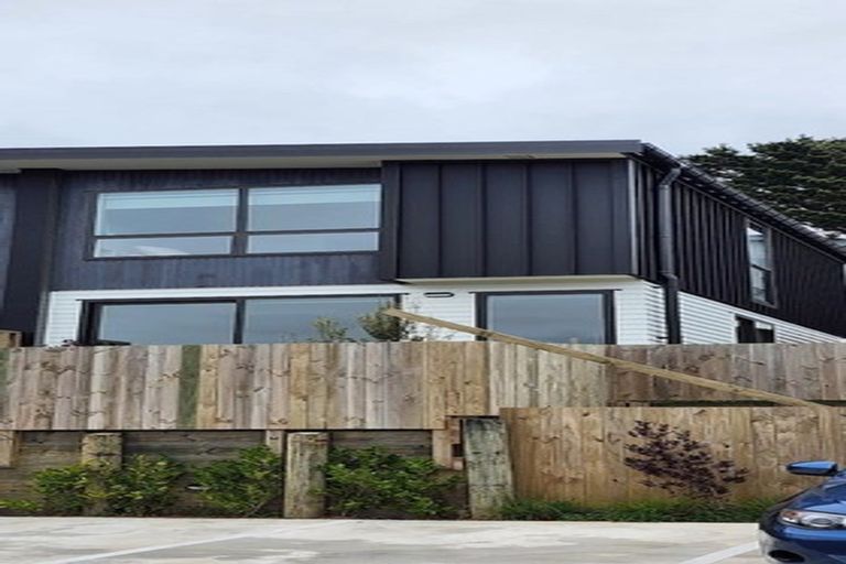 Photo of property in 15/62 Spenmoor Street, Newlands, Wellington, 6037