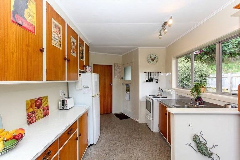 Photo of property in 27 Beaumont Crescent, Frankleigh Park, New Plymouth, 4310