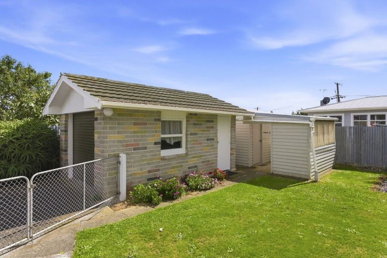 Photo of property in 3 Selwyn Street, Levin, 5510