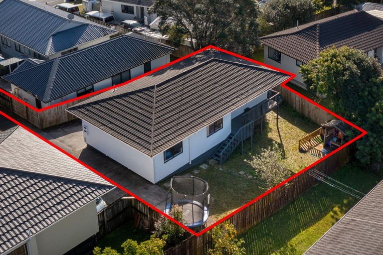 Photo of property in 2/16 Caribbean Drive, Unsworth Heights, Auckland, 0632