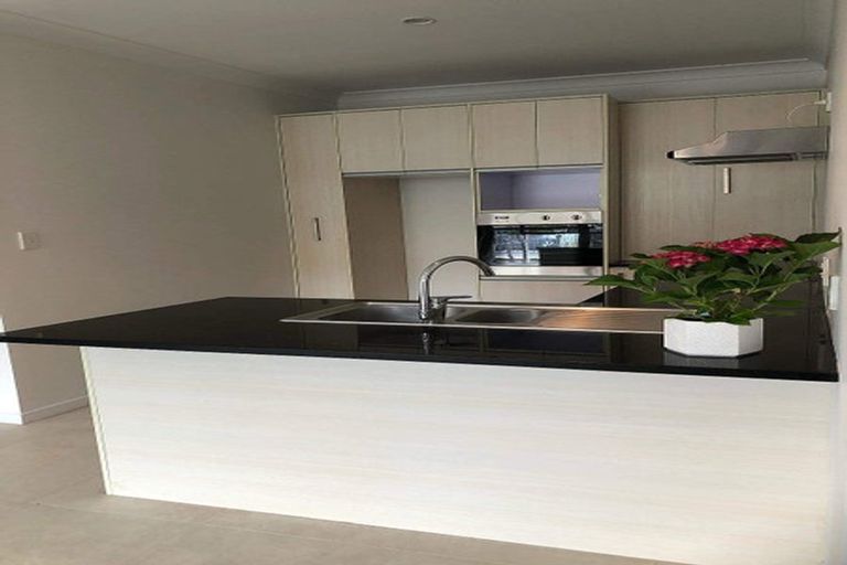 Photo of property in 4/44 Carlos Drive, Flat Bush, Auckland, 2016