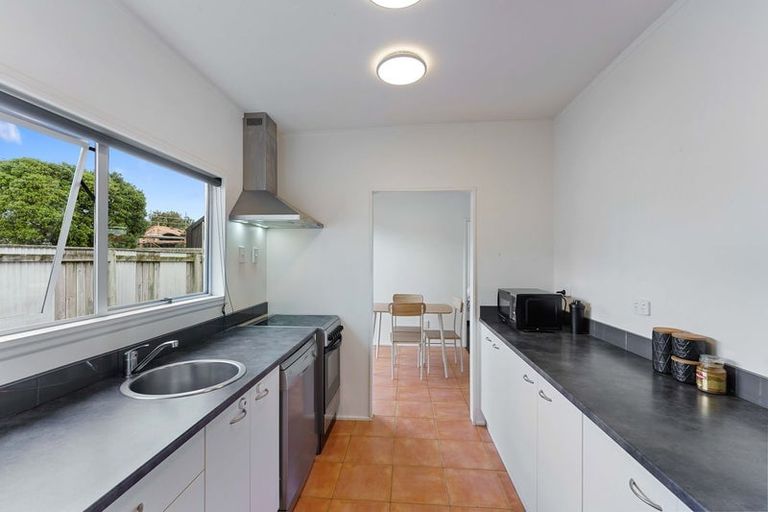 Photo of property in 16 Eruini Street, Waikanae Beach, Waikanae, 5036