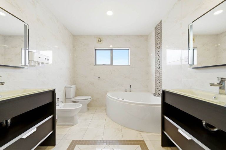 Photo of property in 122 Kittiwake Drive, Schnapper Rock, Auckland, 0632