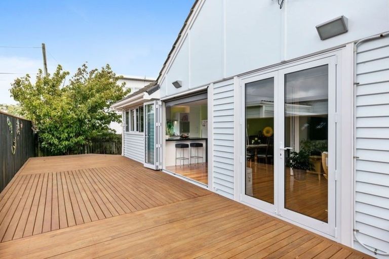 Photo of property in 8a Byron Street, Miramar, Wellington, 6022