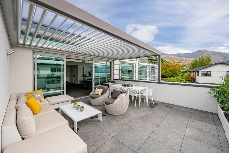 Photo of property in 15 Faulks Terrace, Wanaka, 9305
