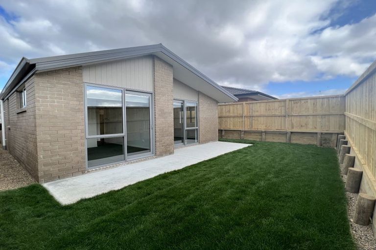 Photo of property in 35 Waruhia Crescent, Rototuna North, 3281