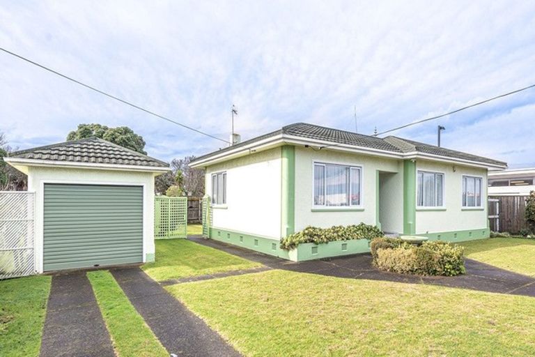 Photo of property in 48 Abbot Street, Gonville, Whanganui, 4501