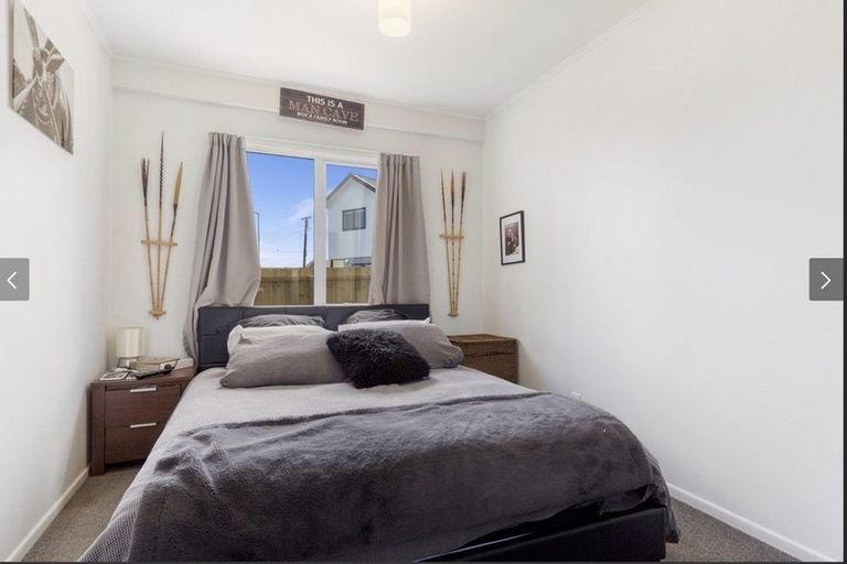 Photo of property in 2/111 Hobsonville Road, West Harbour, Auckland, 0618