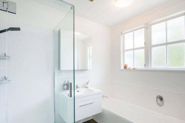 Photo of property in 4 Chilton Grove, Hokowhitu, Palmerston North, 4410