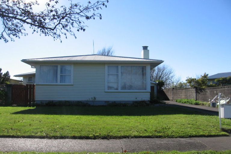 Photo of property in 15 Abraham Crescent, Milson, Palmerston North, 4414