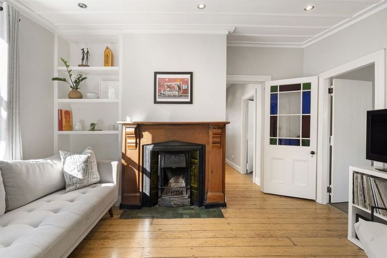 Photo of property in 7 Rodney Road, Northcote Point, Auckland, 0627