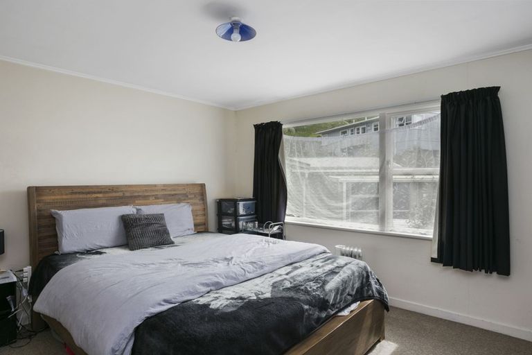 Photo of property in 179 Newlands Road, Newlands, Wellington, 6037