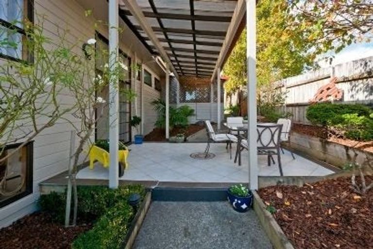 Photo of property in 2/10 Deep Creek Road, Torbay, Auckland, 0630