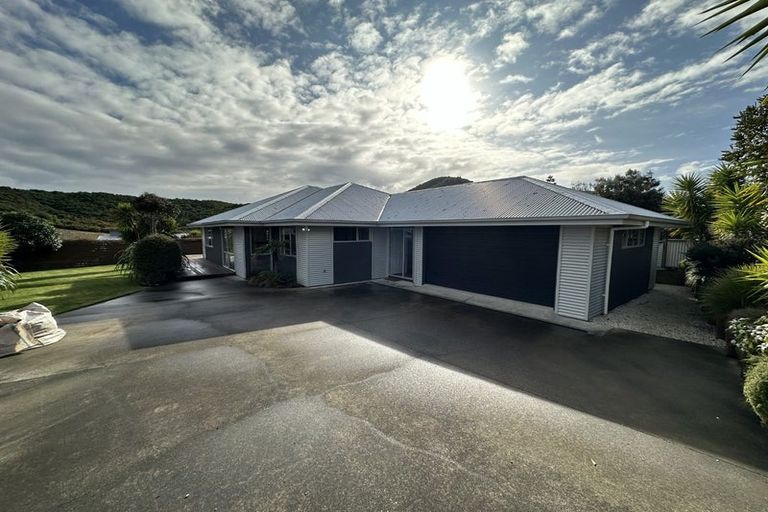 Photo of property in 17 Glentui Place, Waikawa, Picton, 7220
