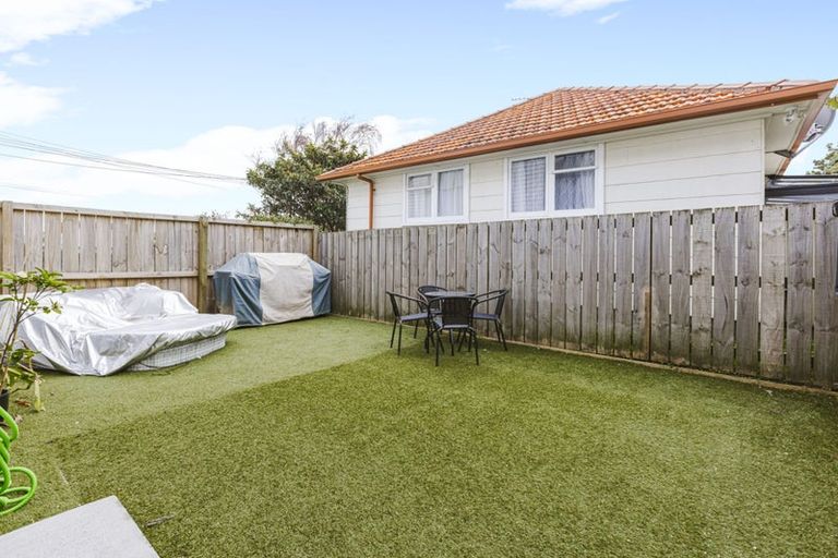 Photo of property in 2/81 Pilkington Road, Panmure, Auckland, 1072