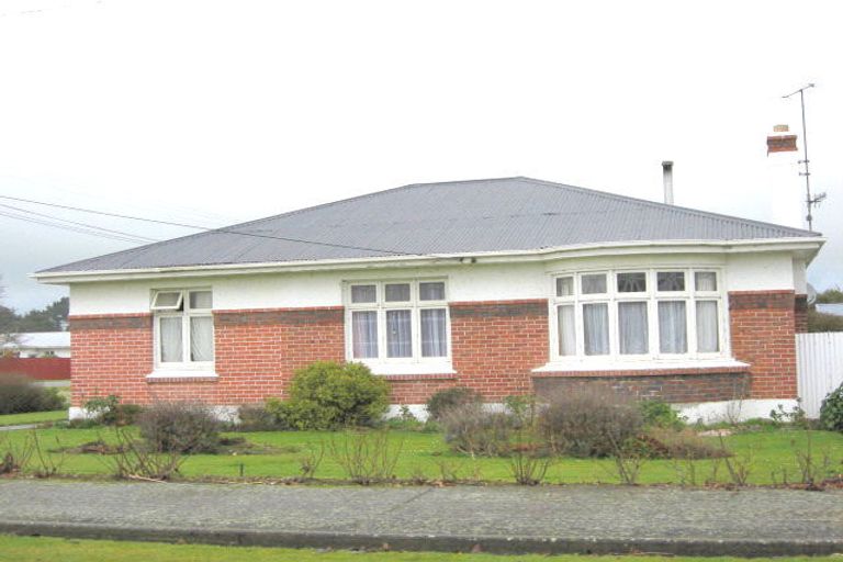 Photo of property in 30 Hunter Street, Edendale, 9825