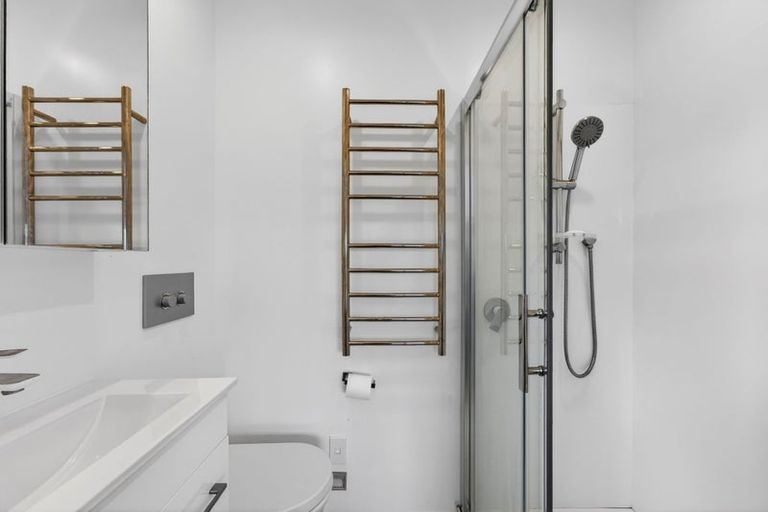 Photo of property in 11 Hillside Crescent, Leigh, 0985