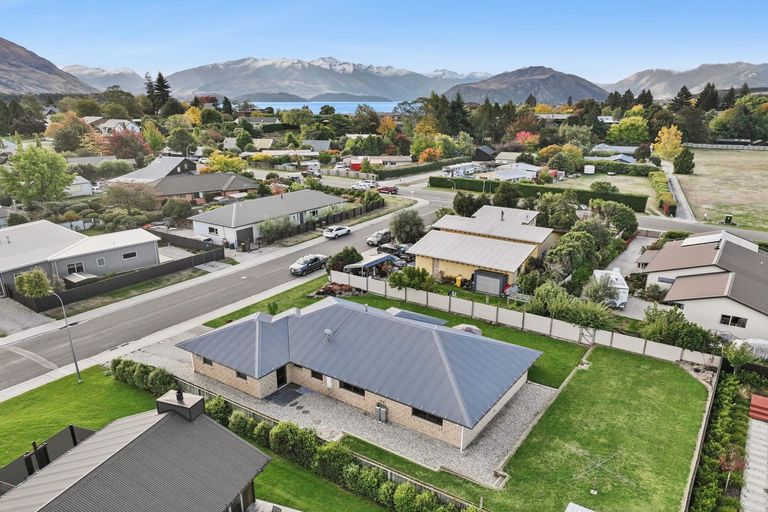 Photo of property in 1 Coromandel Street, Wanaka, 9305