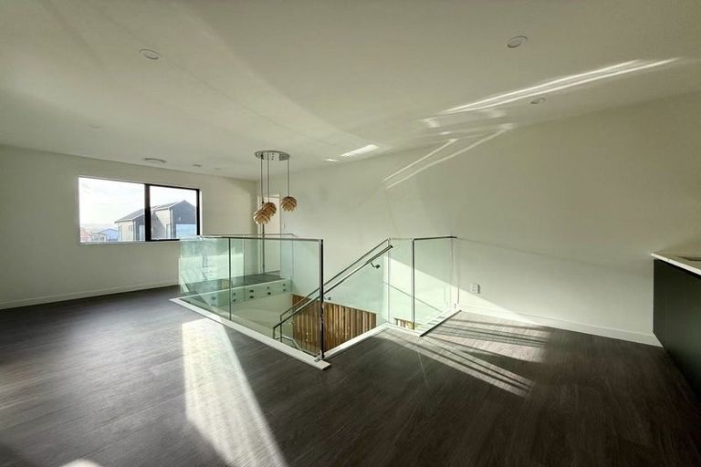 Photo of property in 43 Evergreen Parade, Rosehill, Papakura, 2113