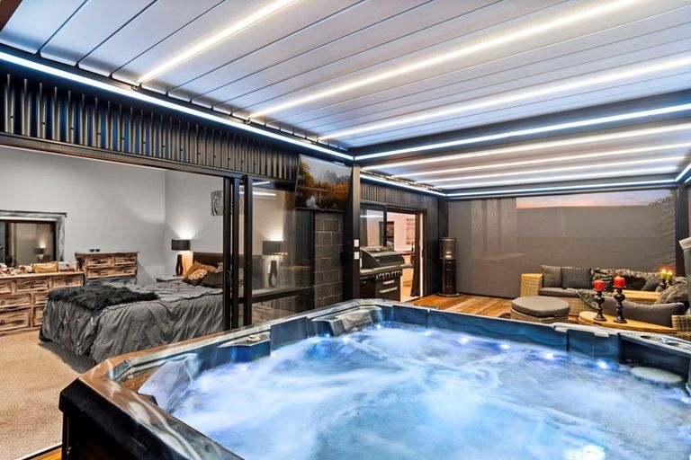 Photo of property in 10 Ellesmere Close, Pyes Pa, Tauranga, 3112