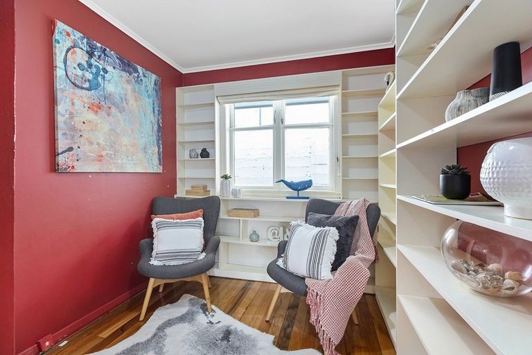 Photo of property in 283 Karaka Bay Road, Karaka Bays, Wellington, 6022