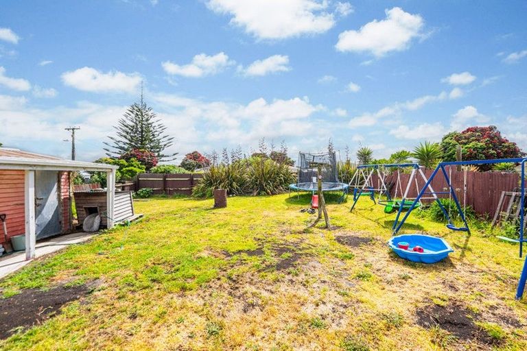 Photo of property in 16 Egmont Street, Castlecliff, Whanganui, 4501