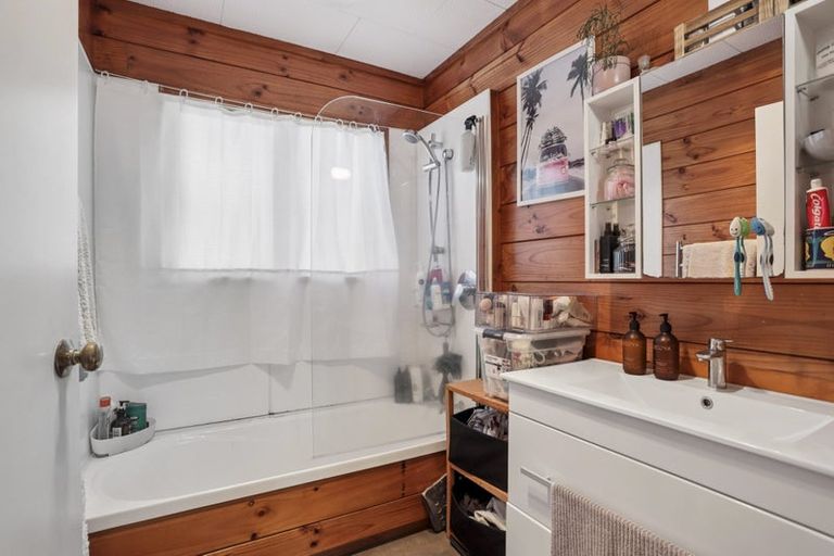 Photo of property in 42 Withers Road, Glen Eden, Auckland, 0602