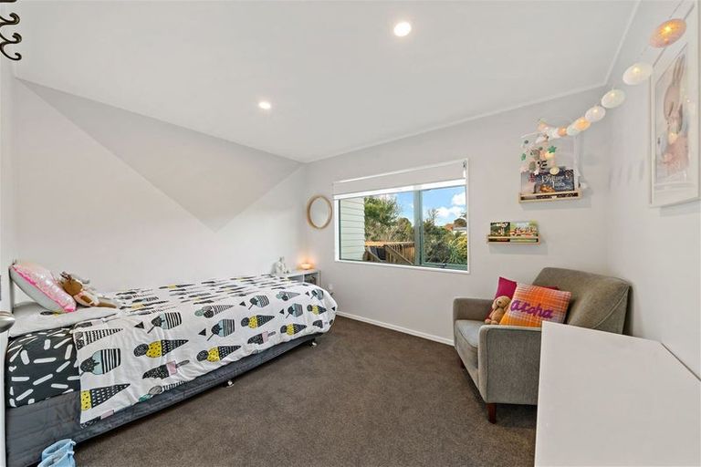 Photo of property in 319a Rangatira Road, Beach Haven, Auckland, 0626