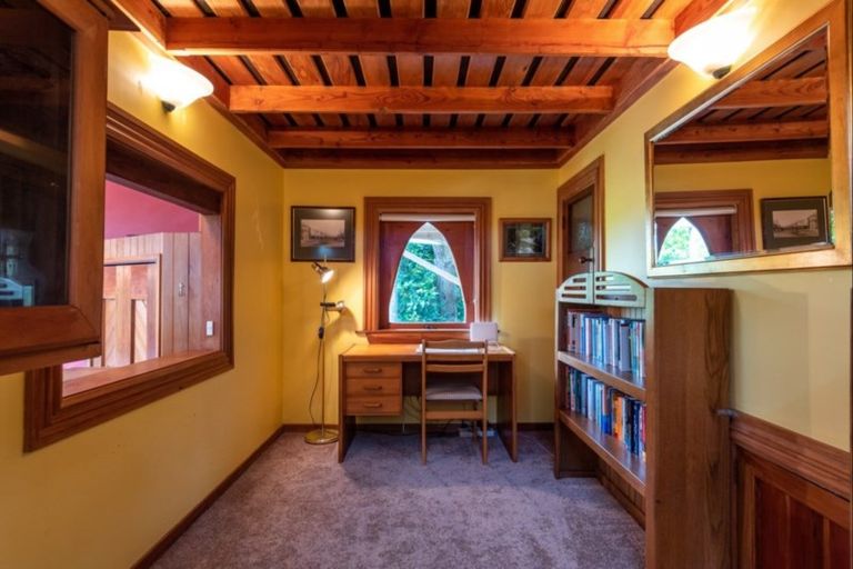 Photo of property in 39 Airlie Road, Plimmerton, Porirua, 5026